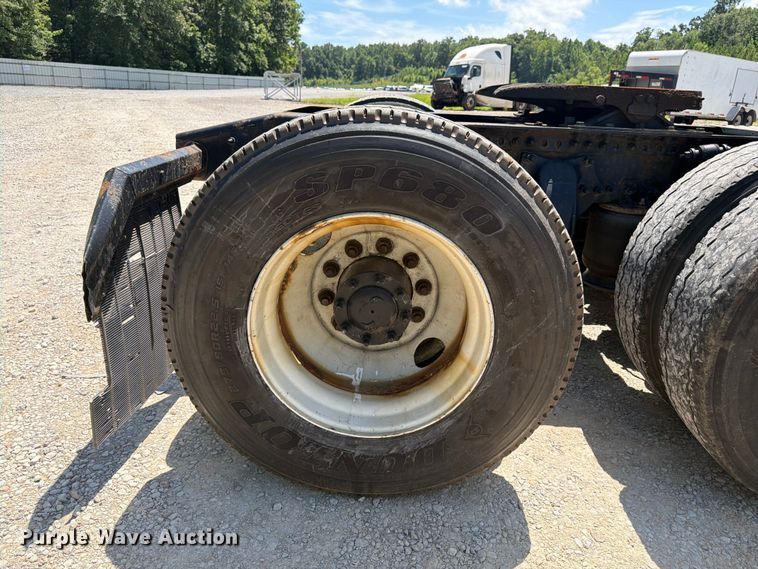 image for item YA3430 2016 Freightliner Cascadia semi truck