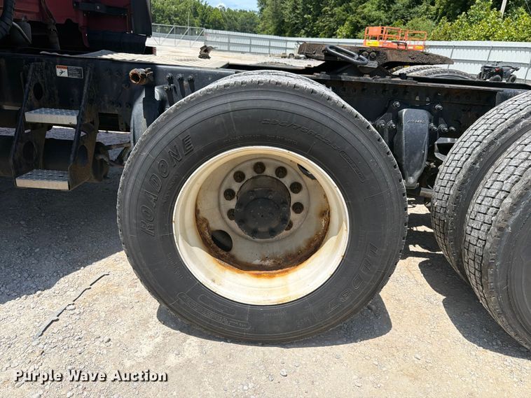 image for item YA3430 2016 Freightliner Cascadia semi truck