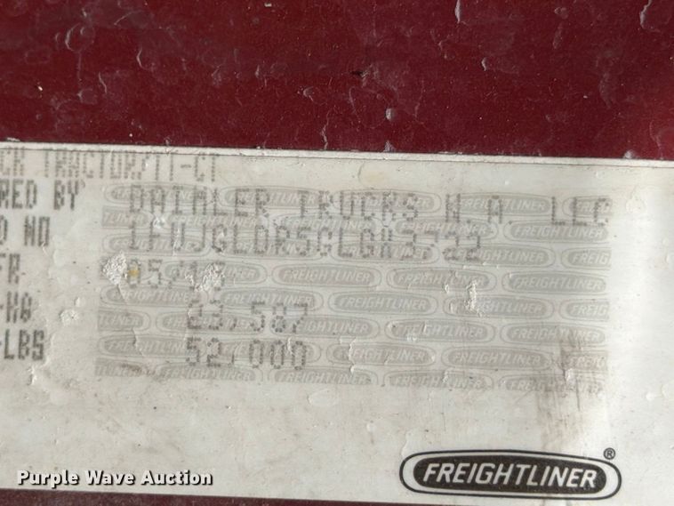 image for item YA3430 2016 Freightliner Cascadia semi truck