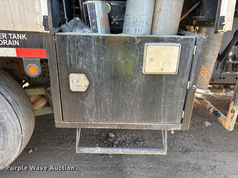 image for item YA3452 2024 Western Star 47X hydrovac truck