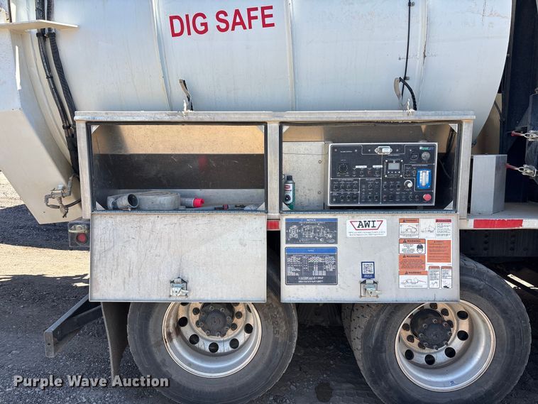 image for item YA3452 2024 Western Star 47X hydrovac truck