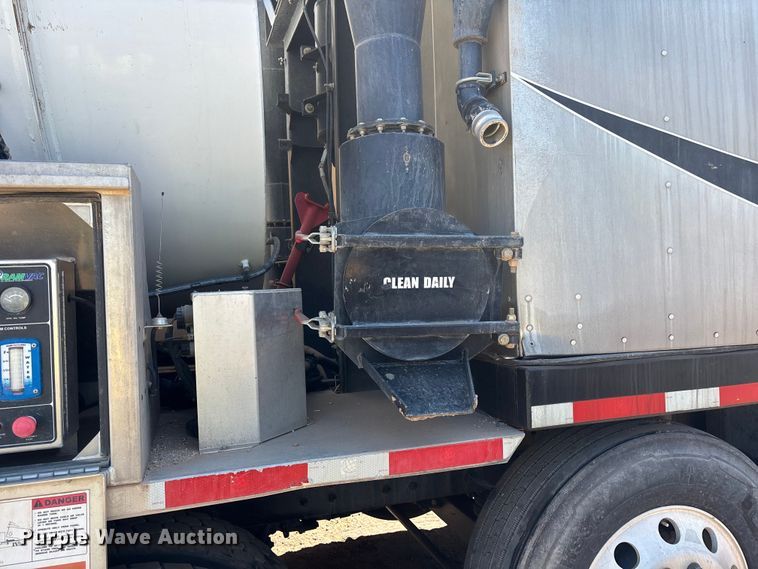 image for item YA3452 2024 Western Star 47X hydrovac truck