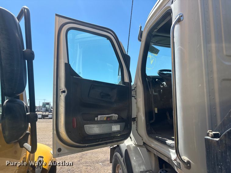 image for item YA3452 2024 Western Star 47X hydrovac truck