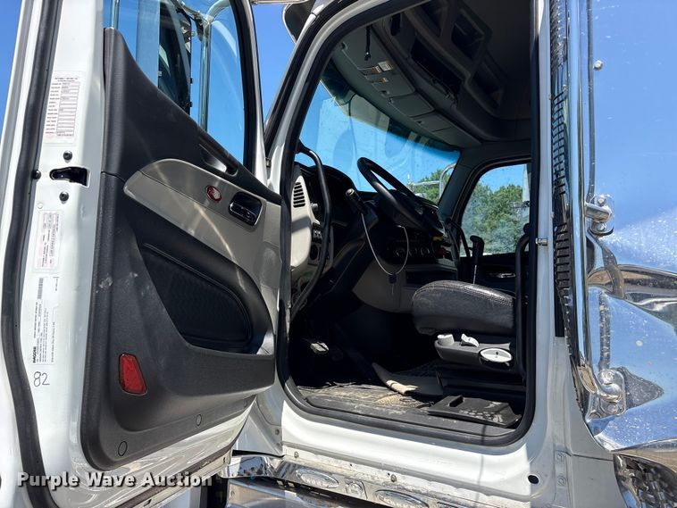 image for item YA3453 2026 Peterbilt 589 semi truck
