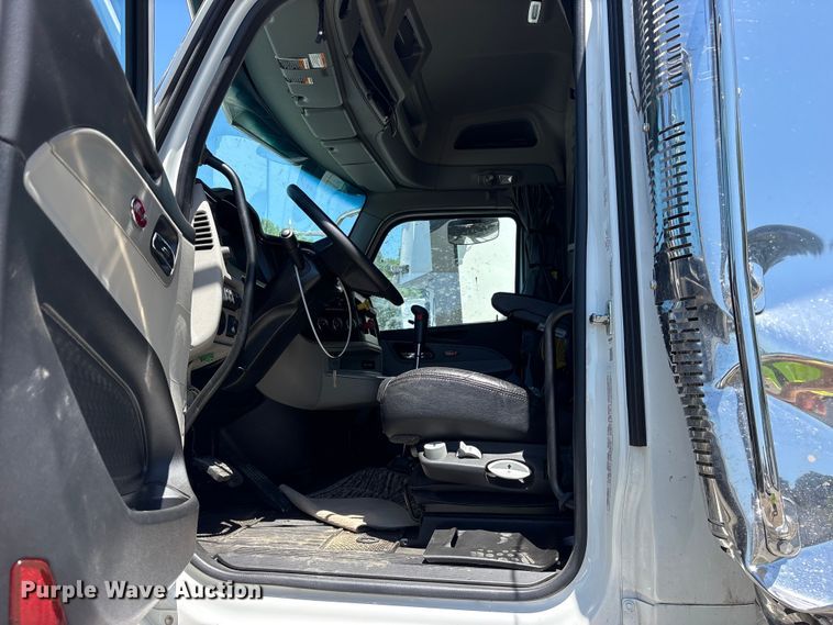 image for item YA3453 2026 Peterbilt 589 semi truck