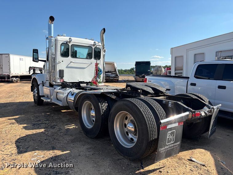 image for item YA3488 2023 Peterbilt 567 semi truck