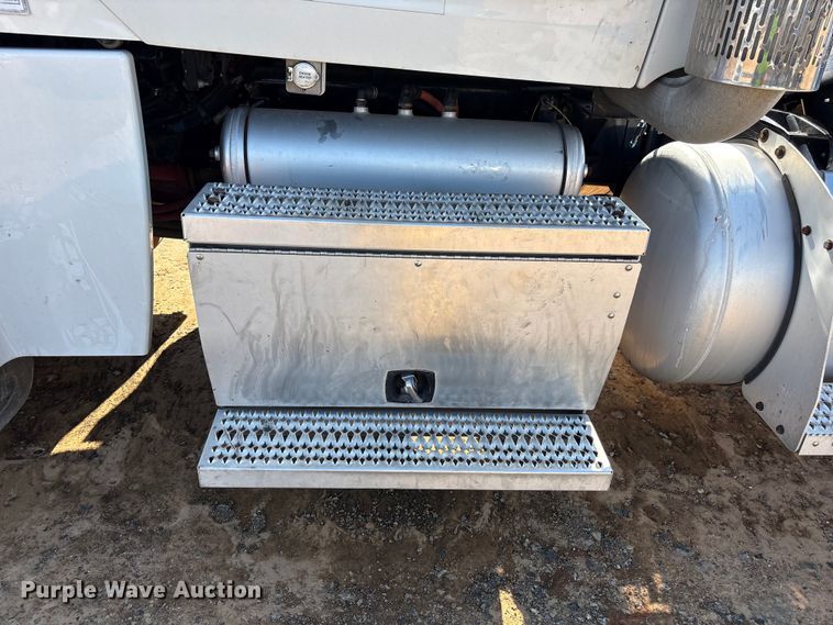 image for item YA3488 2023 Peterbilt 567 semi truck