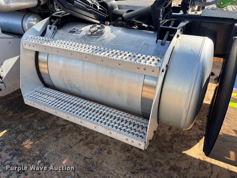 image for item YA3488 2023 Peterbilt 567 semi truck