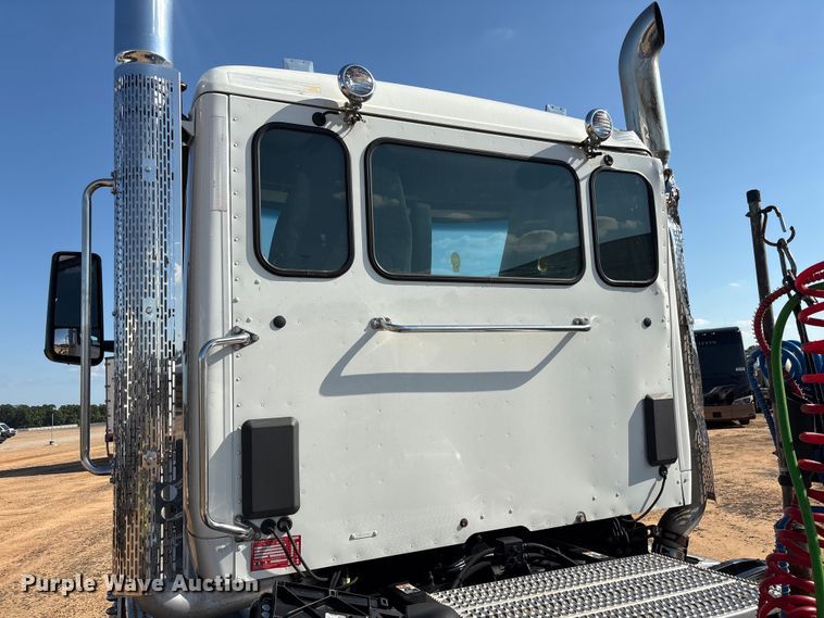 image for item YA3488 2023 Peterbilt 567 semi truck