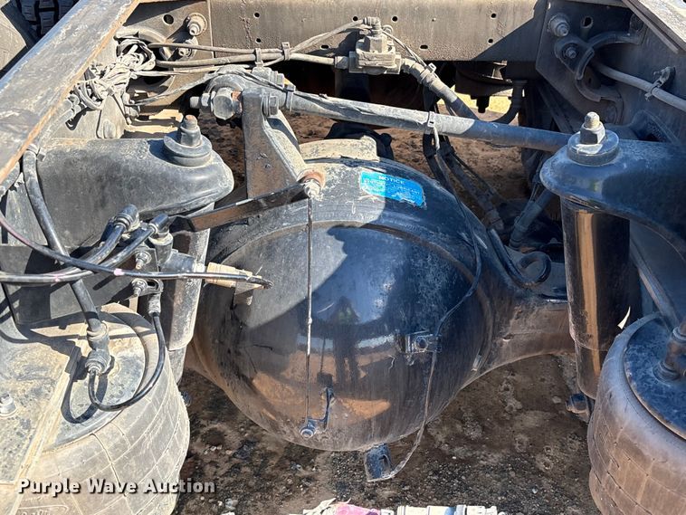 image for item YA3488 2023 Peterbilt 567 semi truck