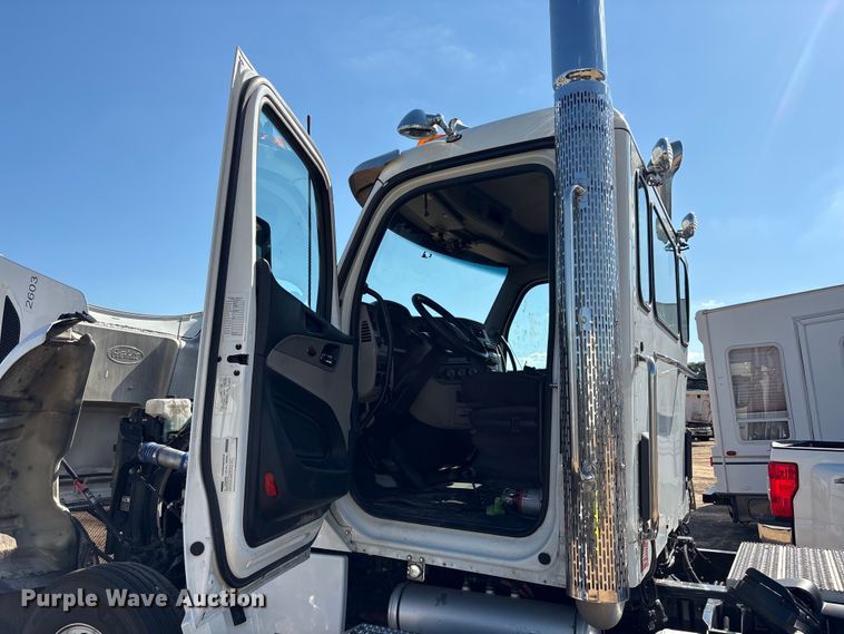 image for item YA3488 2023 Peterbilt 567 semi truck