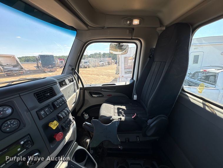 image for item YA3488 2023 Peterbilt 567 semi truck