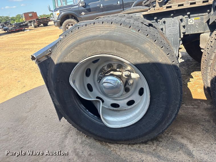 image for item YA3488 2023 Peterbilt 567 semi truck
