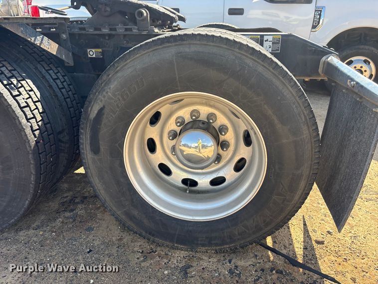 image for item YA3488 2023 Peterbilt 567 semi truck