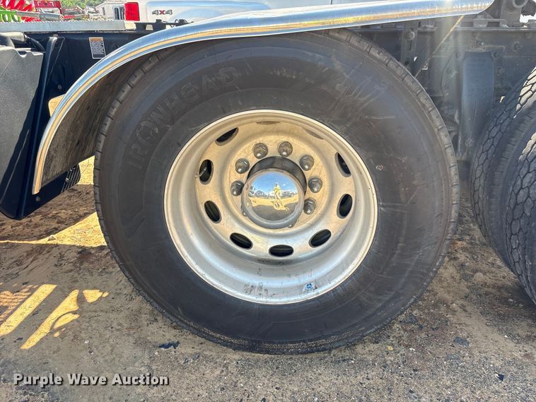image for item YA3488 2023 Peterbilt 567 semi truck
