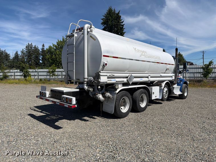image for item YA3652 2017 Peterbilt 567 tank truck