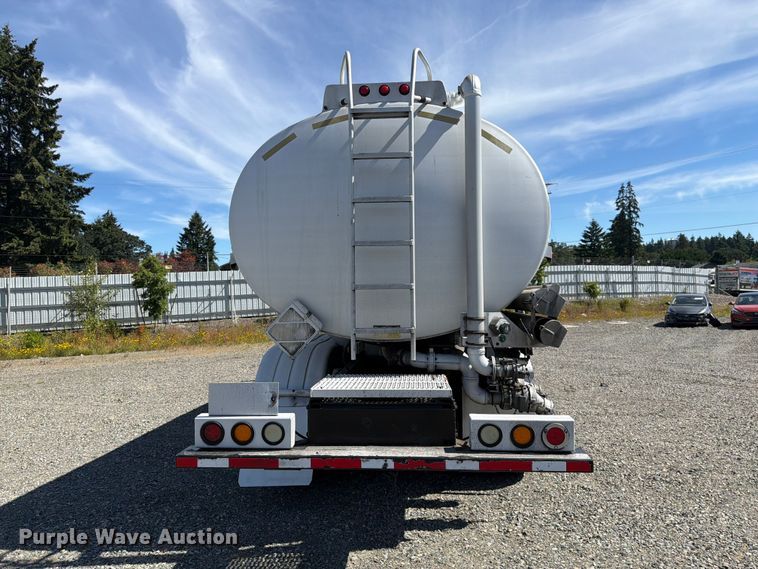 image for item YA3652 2017 Peterbilt 567 tank truck