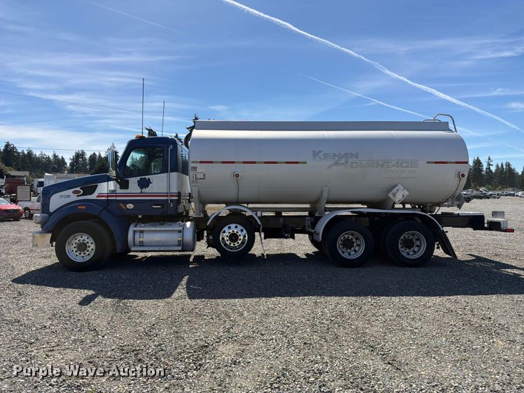 image for item YA3652 2017 Peterbilt 567 tank truck