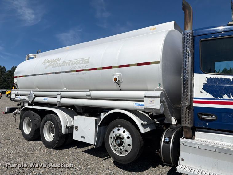 image for item YA3652 2017 Peterbilt 567 tank truck