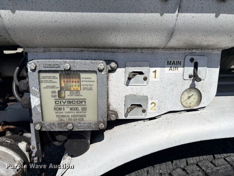 image for item YA3652 2017 Peterbilt 567 tank truck