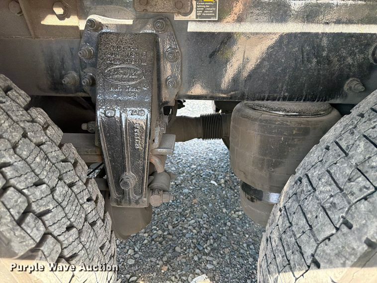 image for item YA3652 2017 Peterbilt 567 tank truck