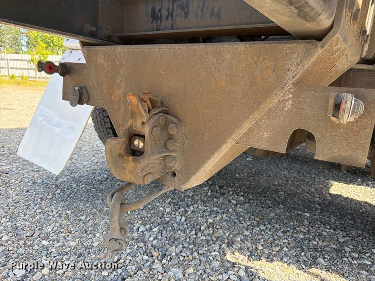 image for item YA3652 2017 Peterbilt 567 tank truck