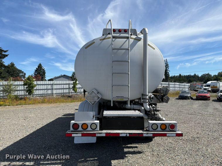 image for item YA3652 2017 Peterbilt 567 tank truck