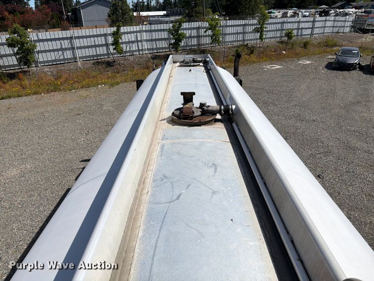 image for item YA3652 2017 Peterbilt 567 tank truck