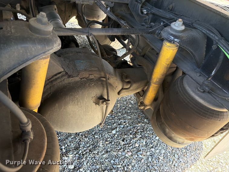 image for item YA3652 2017 Peterbilt 567 tank truck