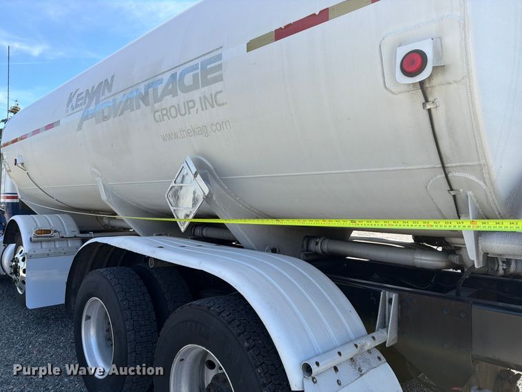image for item YA3652 2017 Peterbilt 567 tank truck