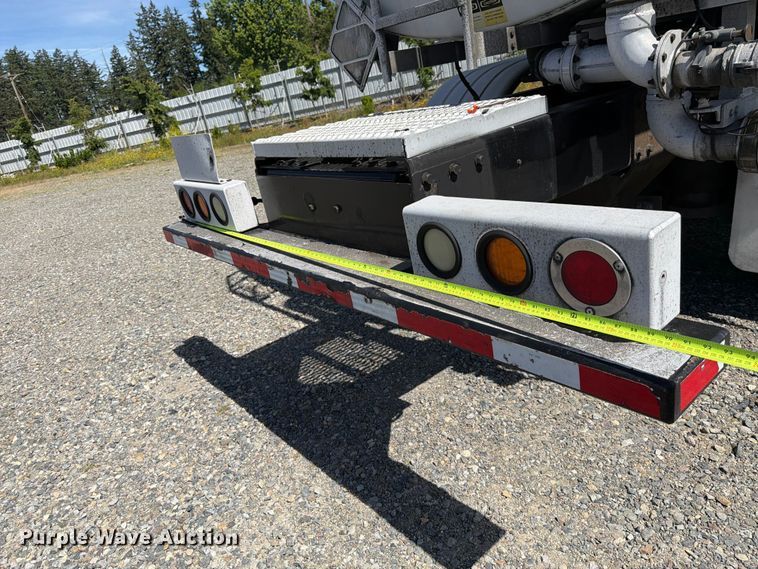 image for item YA3652 2017 Peterbilt 567 tank truck