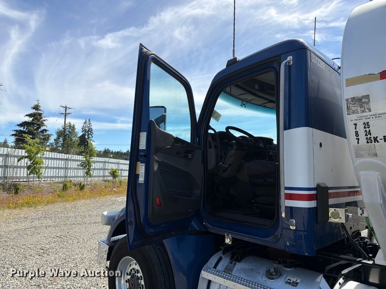 image for item YA3652 2017 Peterbilt 567 tank truck