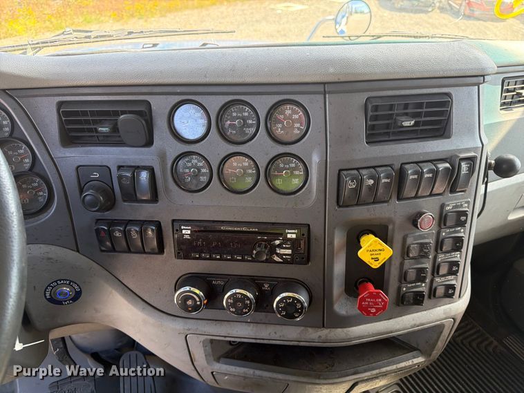 image for item YA3652 2017 Peterbilt 567 tank truck