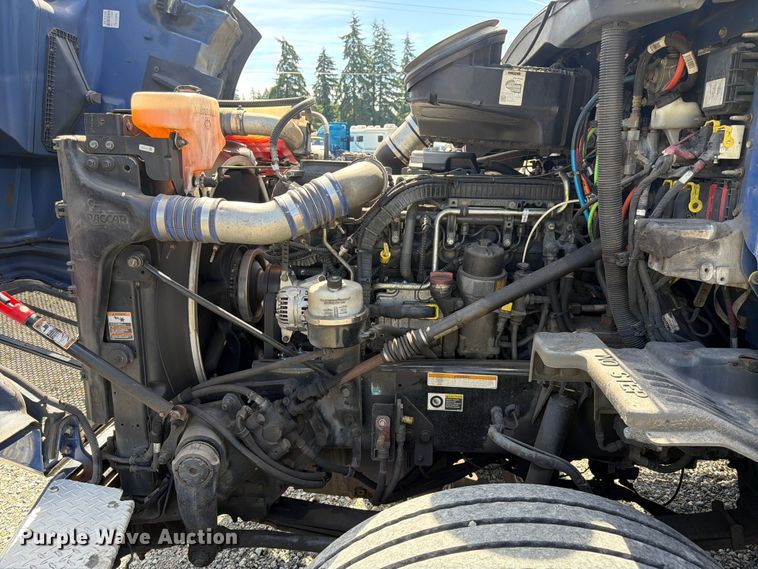 image for item YA3652 2017 Peterbilt 567 tank truck