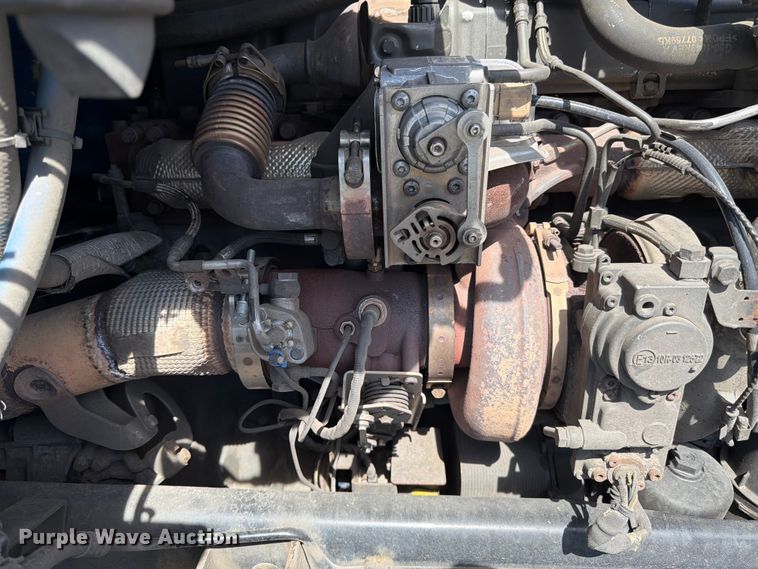 image for item YA3652 2017 Peterbilt 567 tank truck