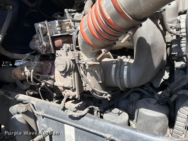 image for item YA3652 2017 Peterbilt 567 tank truck