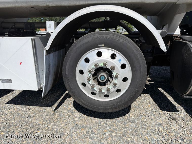 image for item YA3652 2017 Peterbilt 567 tank truck