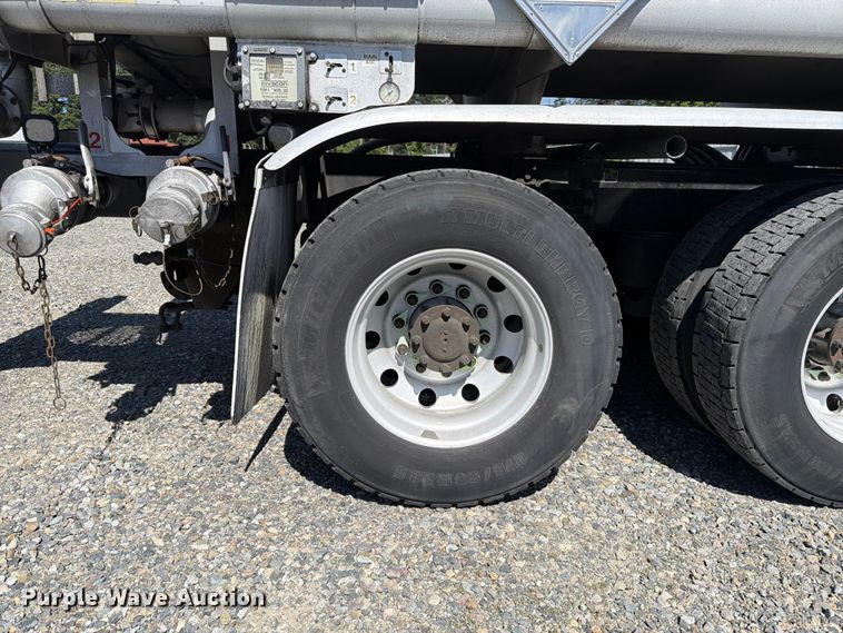 image for item YA3652 2017 Peterbilt 567 tank truck