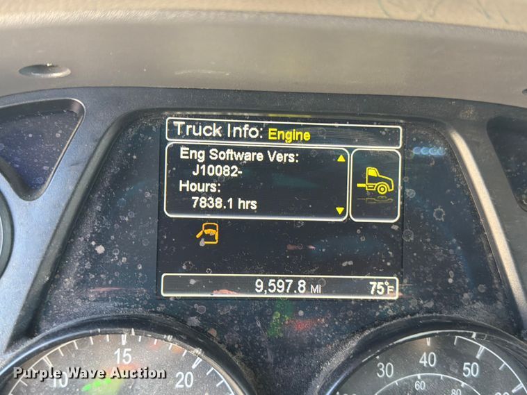 image for item YA3652 2017 Peterbilt 567 tank truck