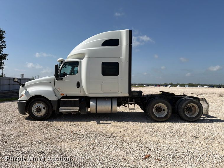 image for item YA3667 2019 International LT625 semi truck