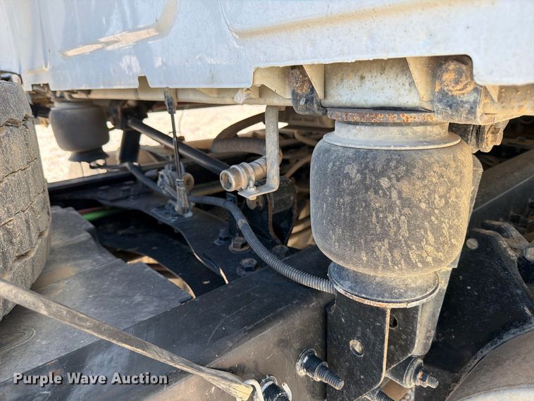 image for item YA3667 2019 International LT625 semi truck
