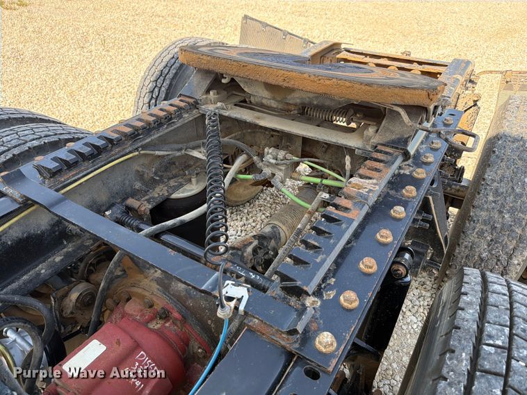 image for item YA3667 2019 International LT625 semi truck