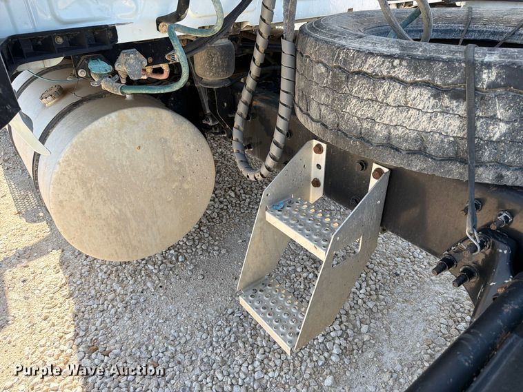 image for item YA3667 2019 International LT625 semi truck
