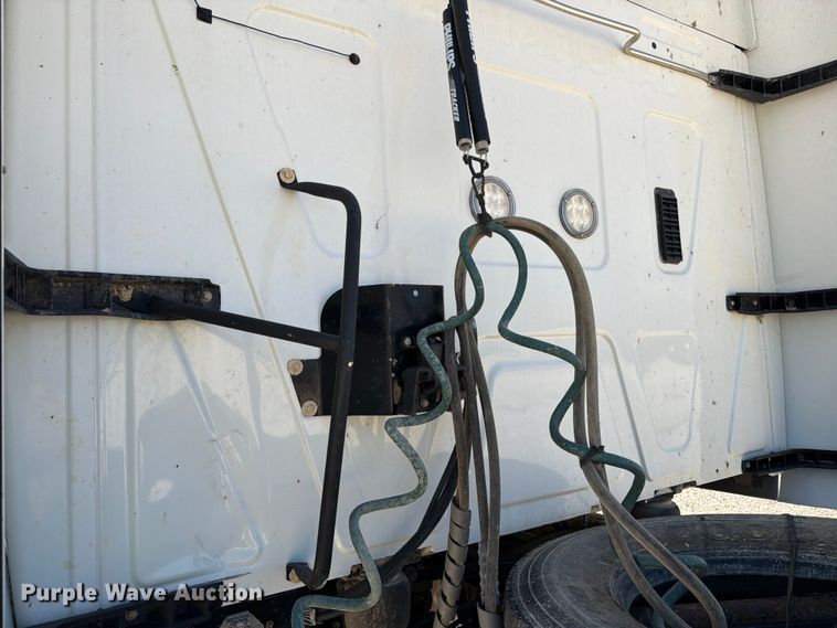 image for item YA3667 2019 International LT625 semi truck