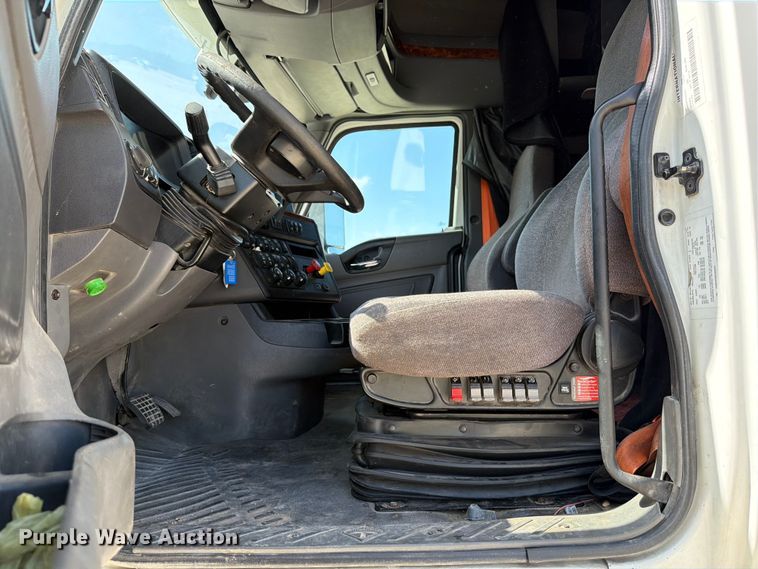 image for item YA3667 2019 International LT625 semi truck