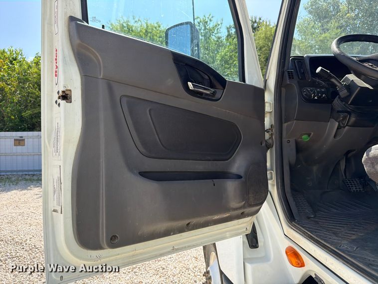 image for item YA3667 2019 International LT625 semi truck