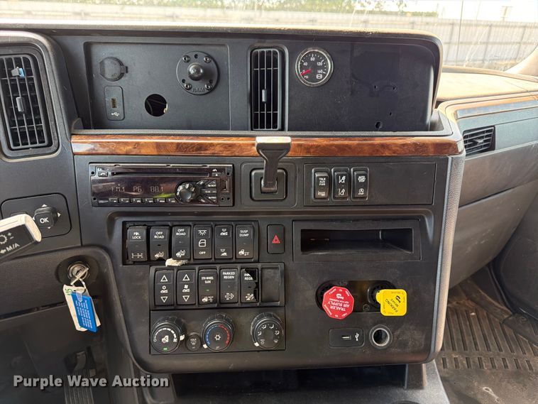 image for item YA3667 2019 International LT625 semi truck