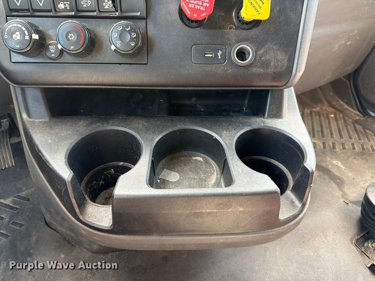 image for item YA3667 2019 International LT625 semi truck