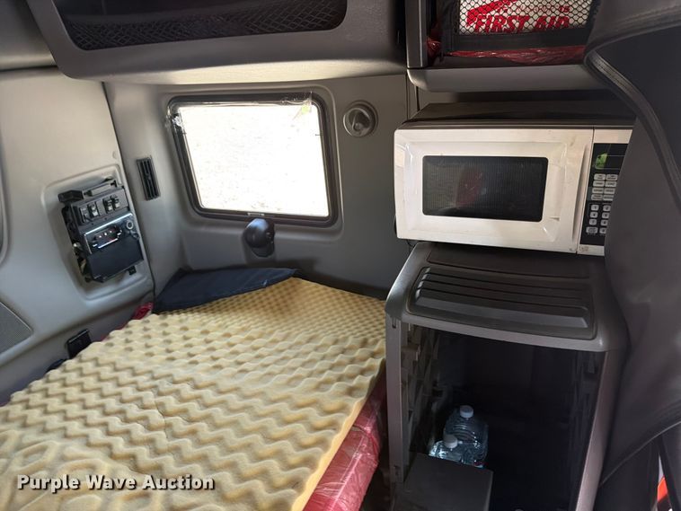 image for item YA3667 2019 International LT625 semi truck