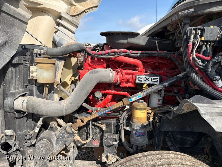 image for item YA3667 2019 International LT625 semi truck